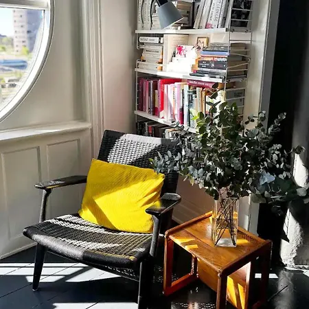 Penthouse With Plants And Art Near Kodbyen