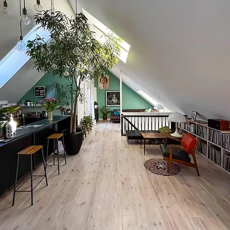 Apartment Penthouse With Plants And Art Near Kodbyen