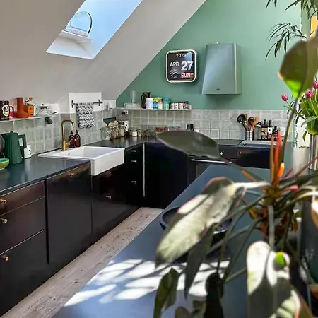 Penthouse With Plants And Art Near Kodbyen Leilighet *