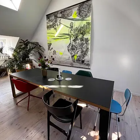 Penthouse With Plants And Art Near Kodbyen