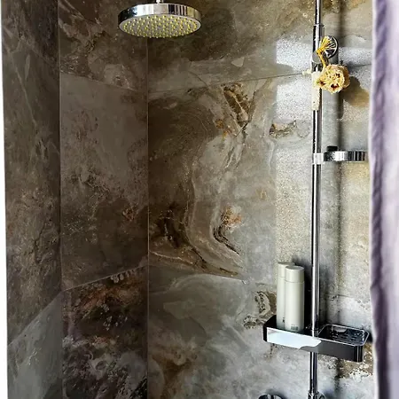 Apartment Penthouse With Plants And Art Near Kodbyen